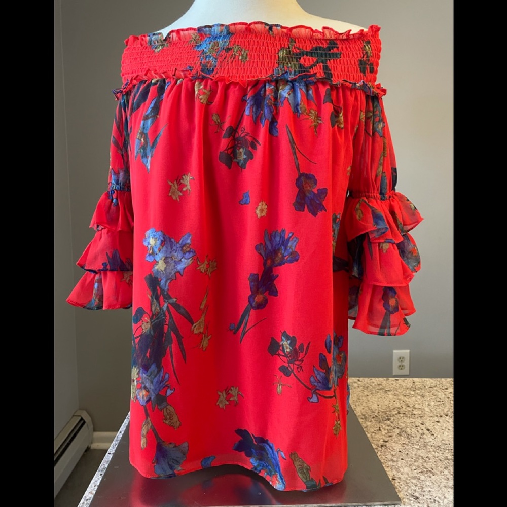 Cece off the shoulder flowy shirt